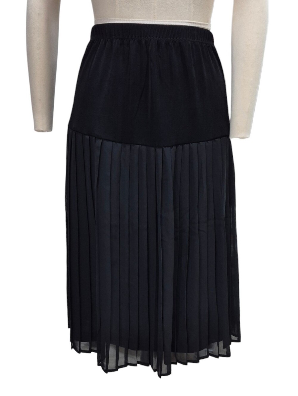 Slinky Brand pleated skirt women's 1X black chiffon overlay stretchy knit
